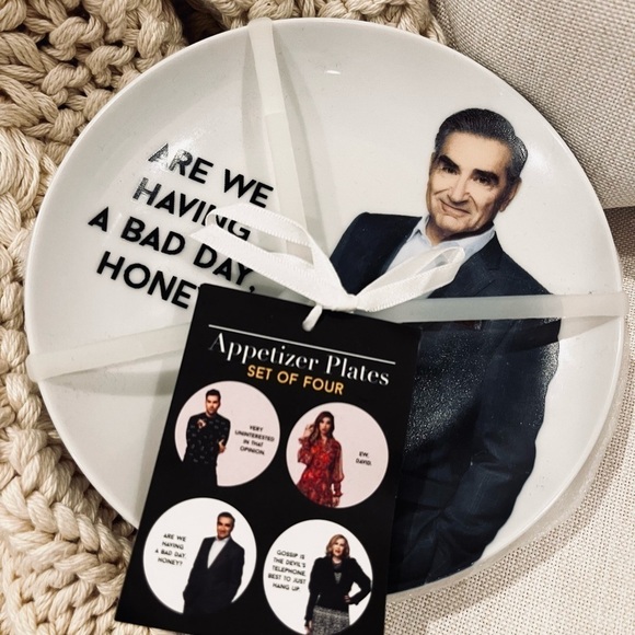 NEW Schitt’s Creek TV Show Collectible Ceramic Plates Unique Fun Holiday Gift - Picture 4 of 10